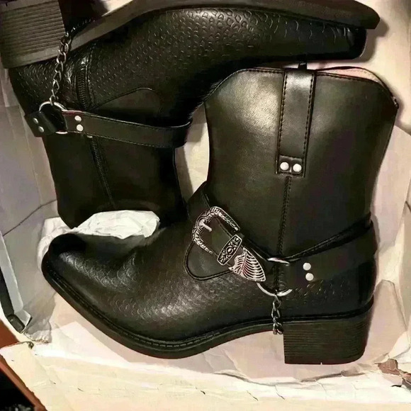 Malin London Other - New Black Men's Cuban Heel Cowboy Boots Silver Belt concho accents - Never Worn